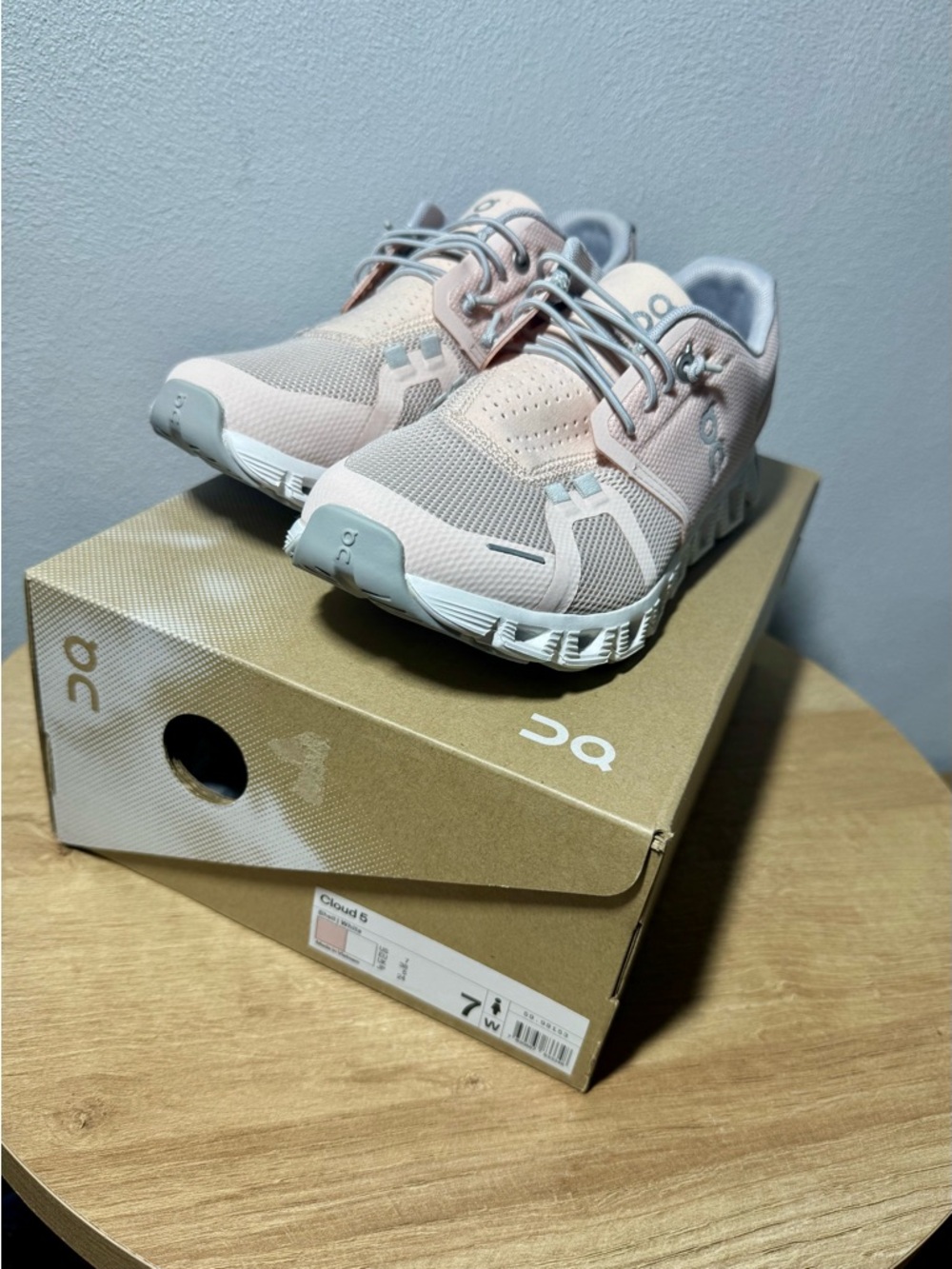 On Running Cloud 5 Shell & White Size 7